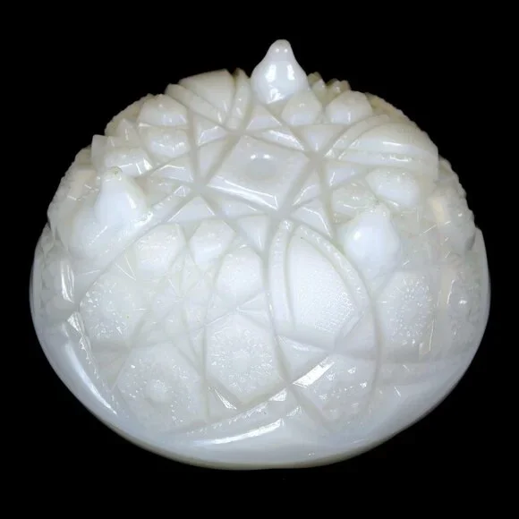 McKee Toltec Milk Glass 7" 3-Toed Footed Bowl Vintage Decorative Tableware - Picture 4 of 5